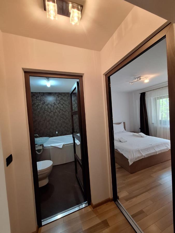 Urban George Enescu 4 Beedroom Apartment ซูชาวา ภายนอก รูปภาพ