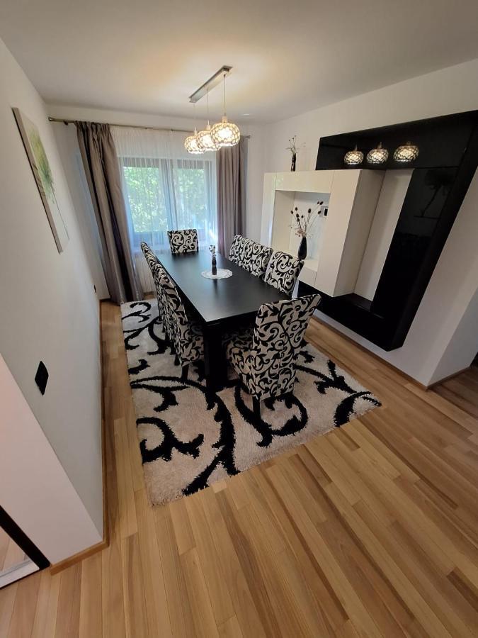 Urban George Enescu 4 Beedroom Apartment ซูชาวา ภายนอก รูปภาพ