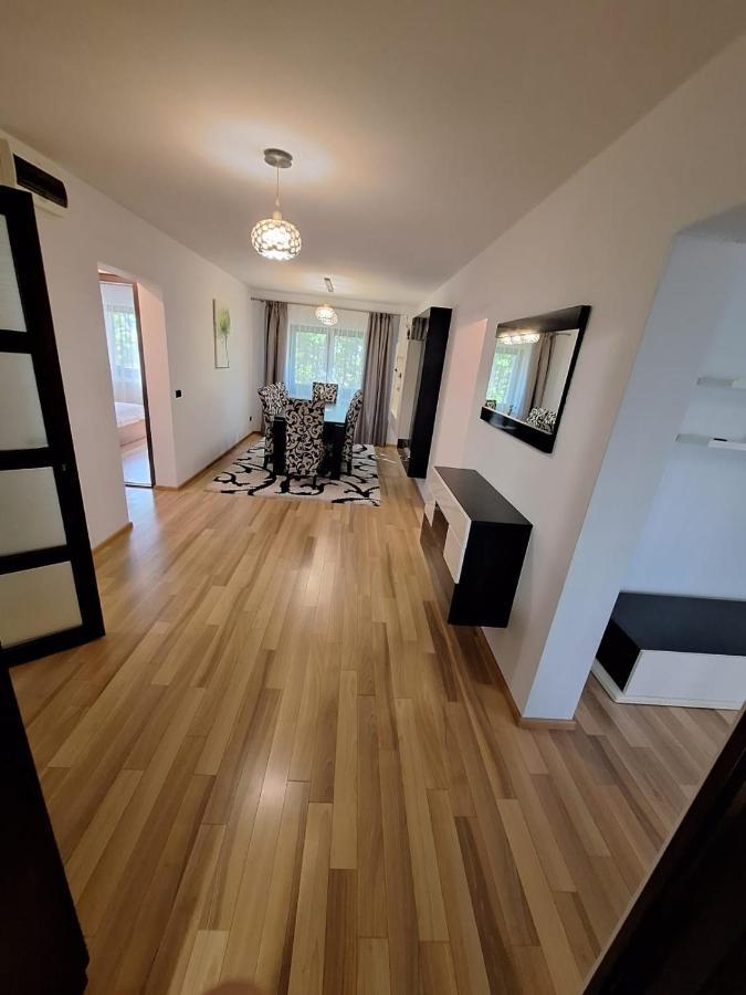Urban George Enescu 4 Beedroom Apartment ซูชาวา ภายนอก รูปภาพ