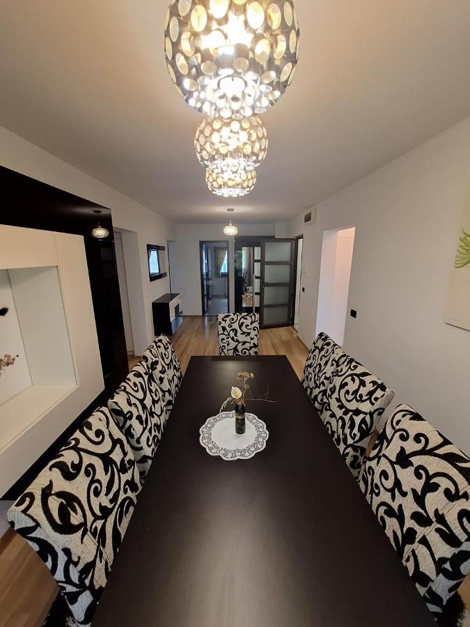 Urban George Enescu 4 Beedroom Apartment ซูชาวา ภายนอก รูปภาพ