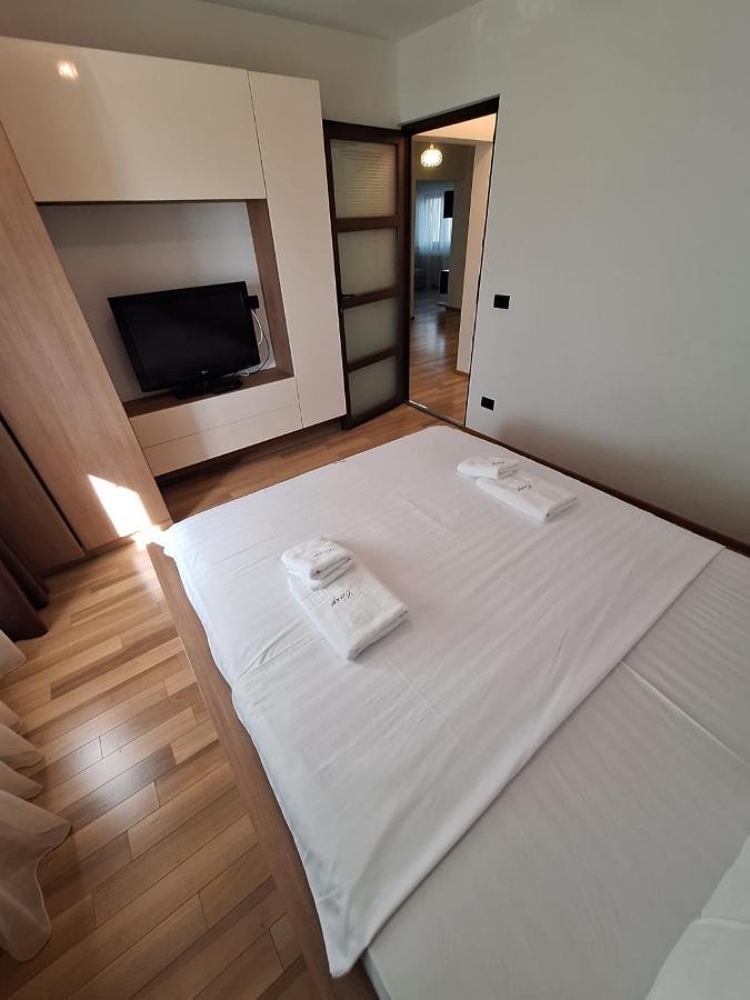 Urban George Enescu 4 Beedroom Apartment ซูชาวา ภายนอก รูปภาพ