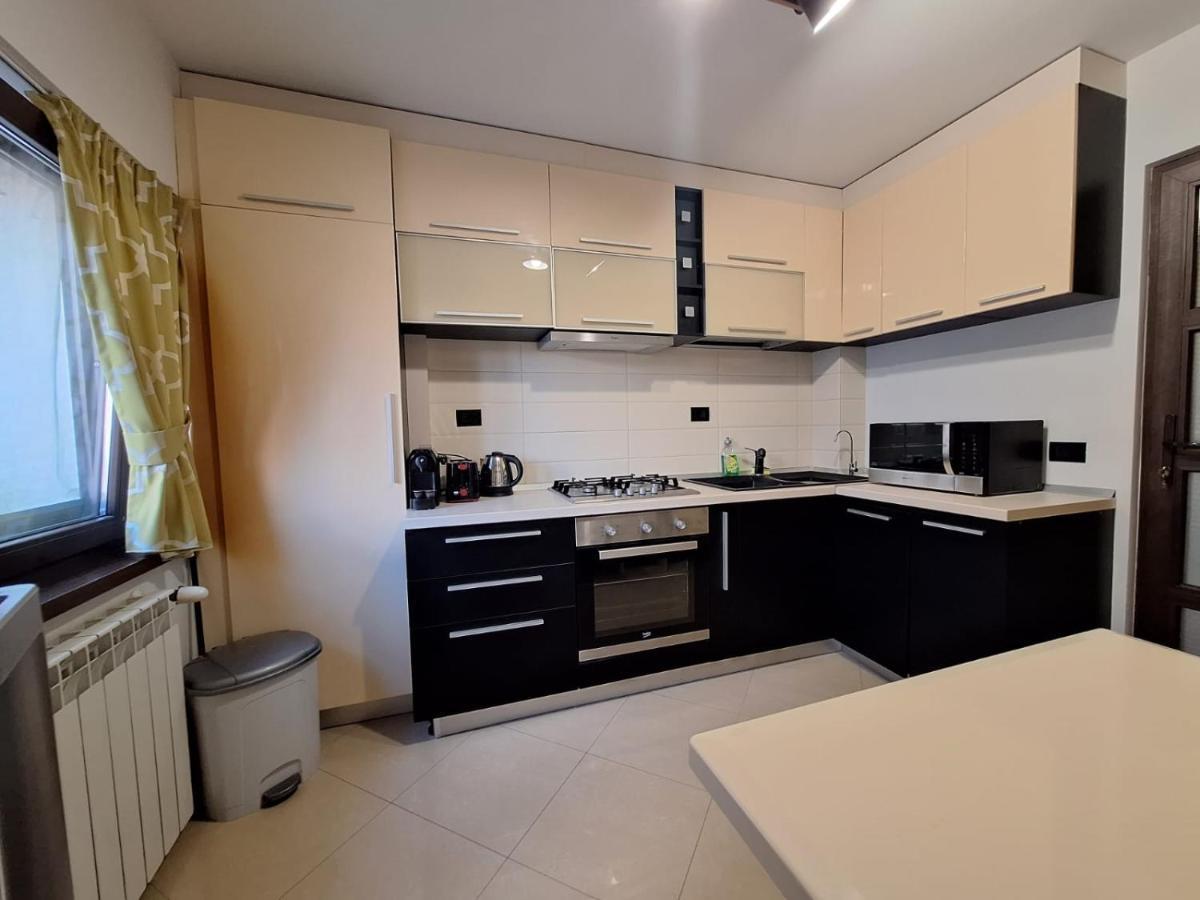 Urban George Enescu 4 Beedroom Apartment ซูชาวา ภายนอก รูปภาพ