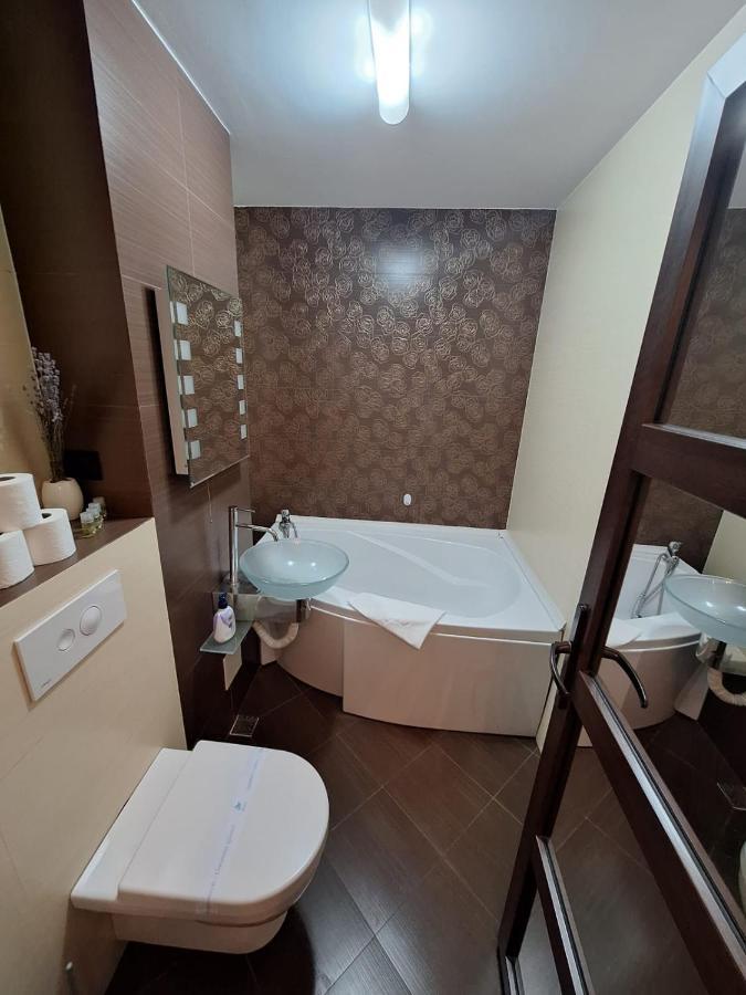 Urban George Enescu 4 Beedroom Apartment ซูชาวา ภายนอก รูปภาพ