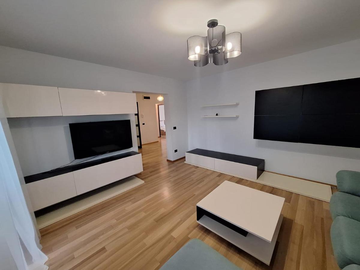 Urban George Enescu 4 Beedroom Apartment ซูชาวา ภายนอก รูปภาพ