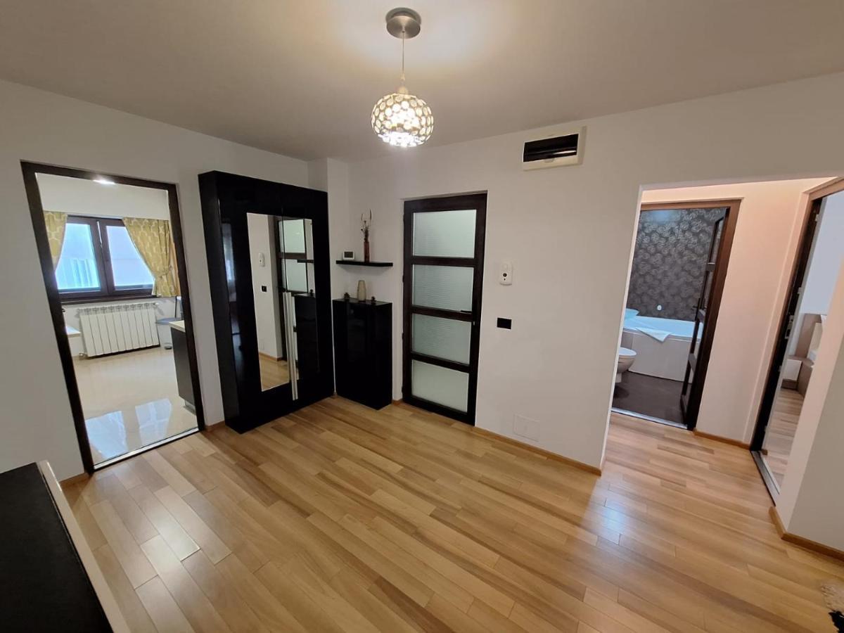 Urban George Enescu 4 Beedroom Apartment ซูชาวา ภายนอก รูปภาพ
