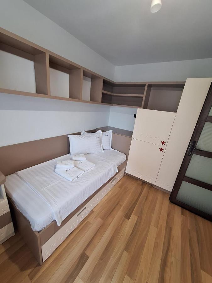 Urban George Enescu 4 Beedroom Apartment ซูชาวา ภายนอก รูปภาพ