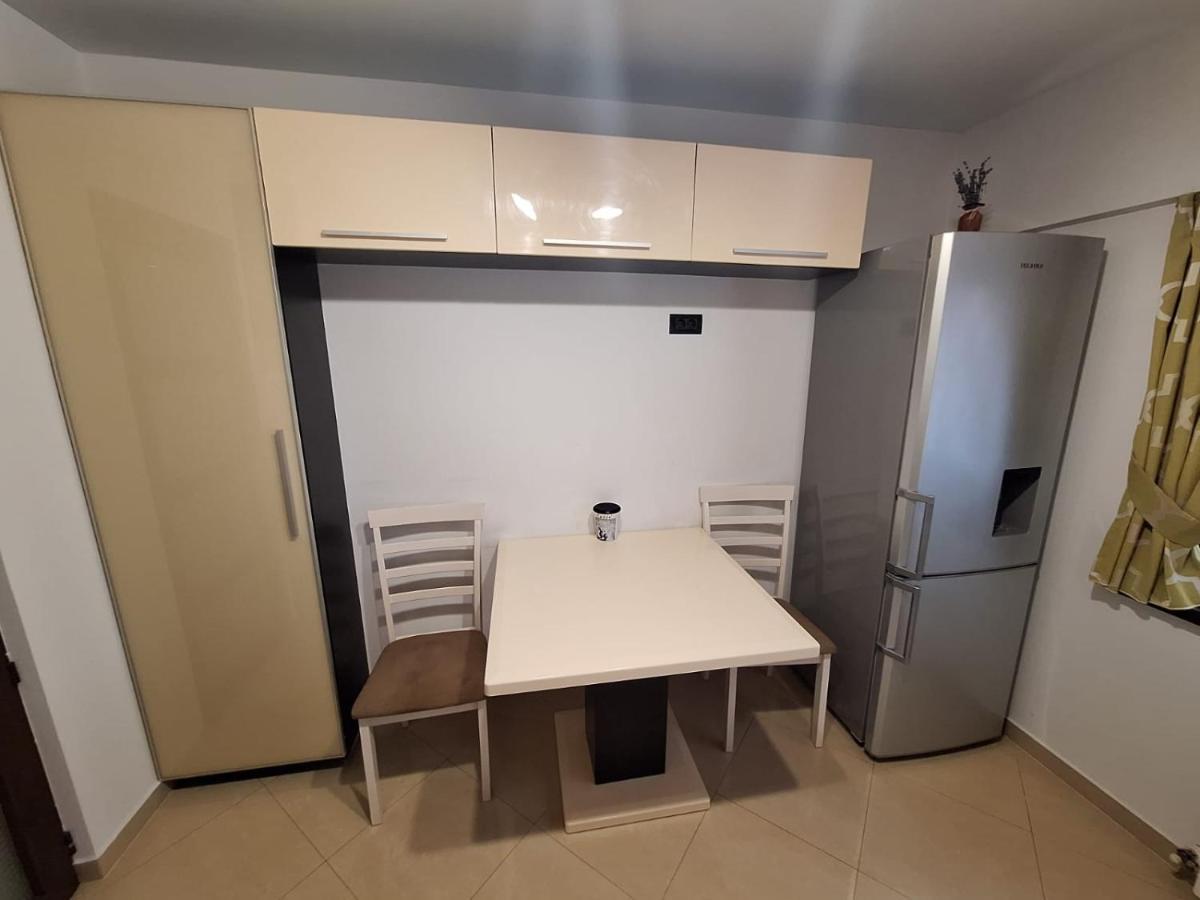 Urban George Enescu 4 Beedroom Apartment ซูชาวา ภายนอก รูปภาพ